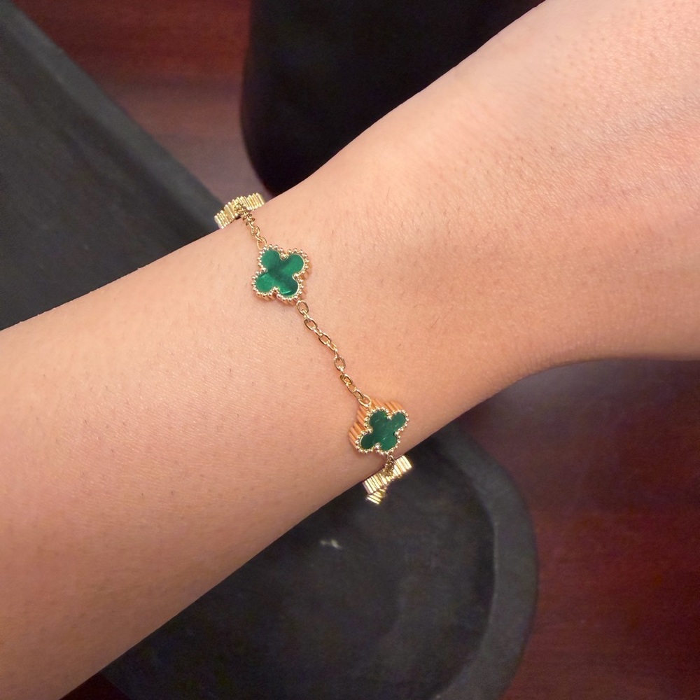 Elegant Gold and Green Clover Bracelet